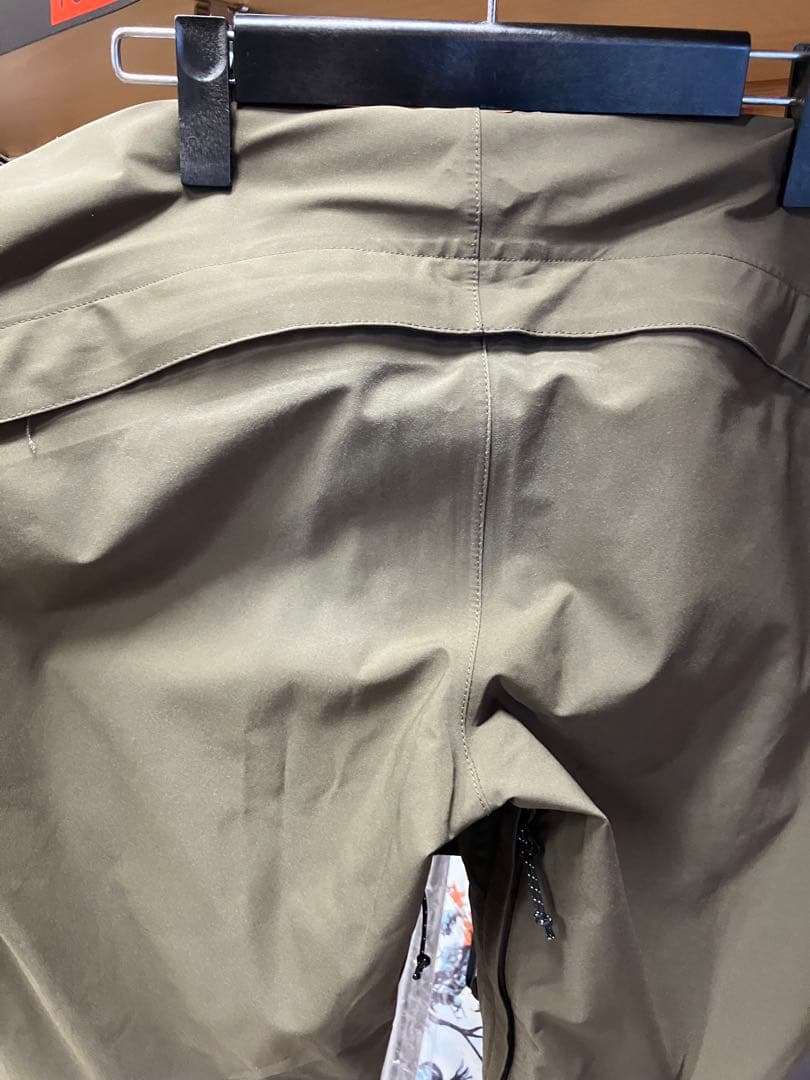 【USED】 VOLCOM ポルコム スノーボードウェア　ビブパンツ