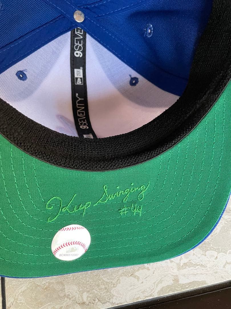 MLB公式アトランタ・ブレーブス のフード付きパーカーとキャップ