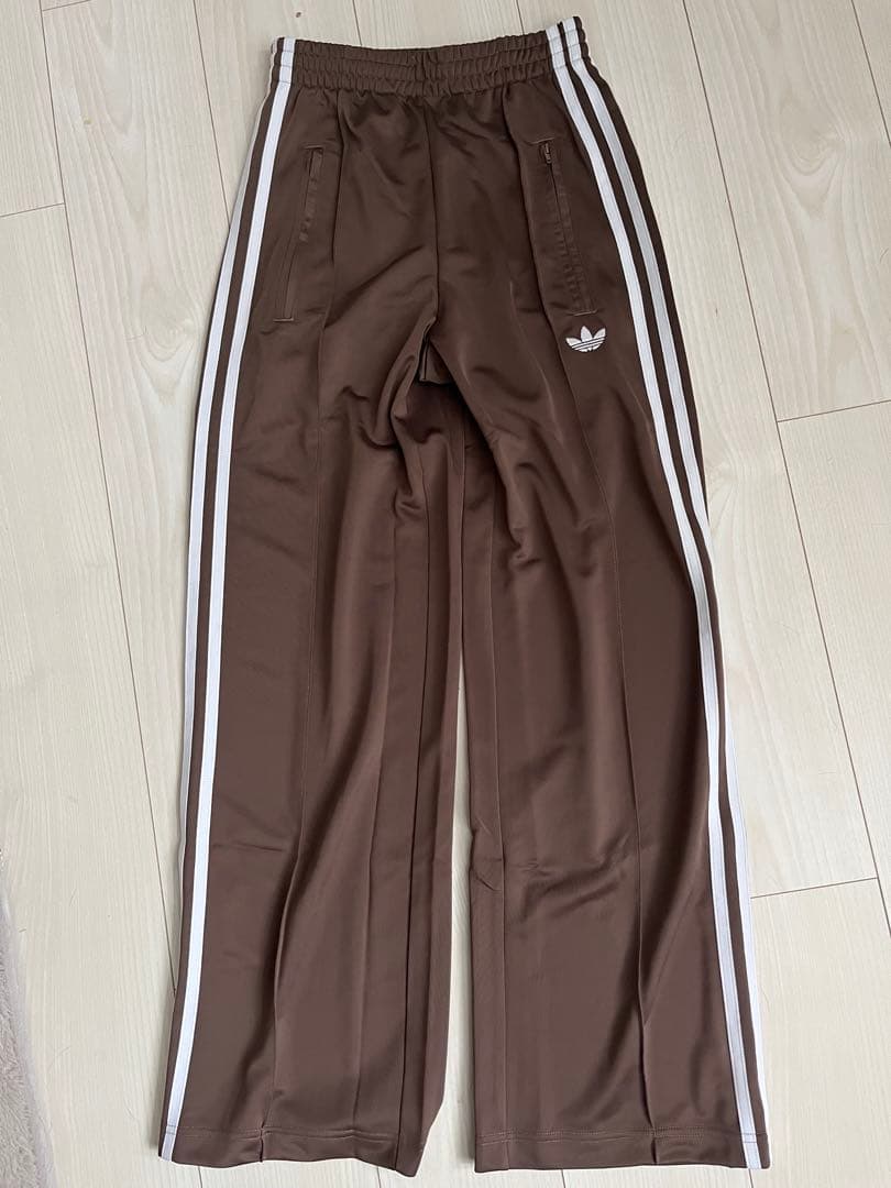 パイナップル　スナイデル　adidas コラボ　パンツ