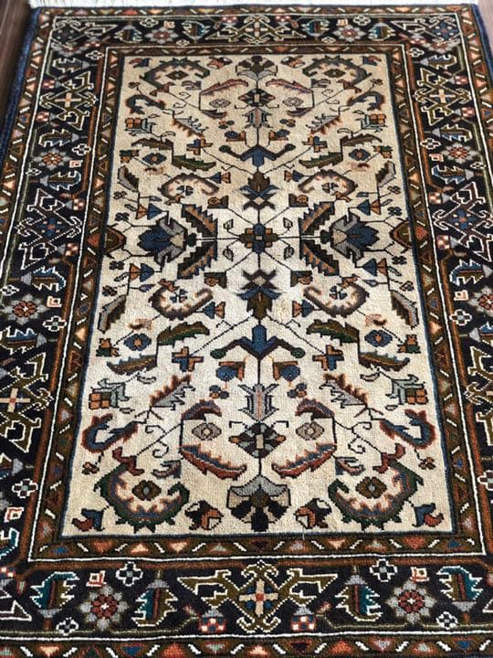 ヘリーズ産 ペルシャ絨毯 150×101cm