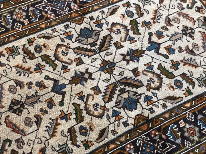 ヘリーズ産 ペルシャ絨毯 150×101cm