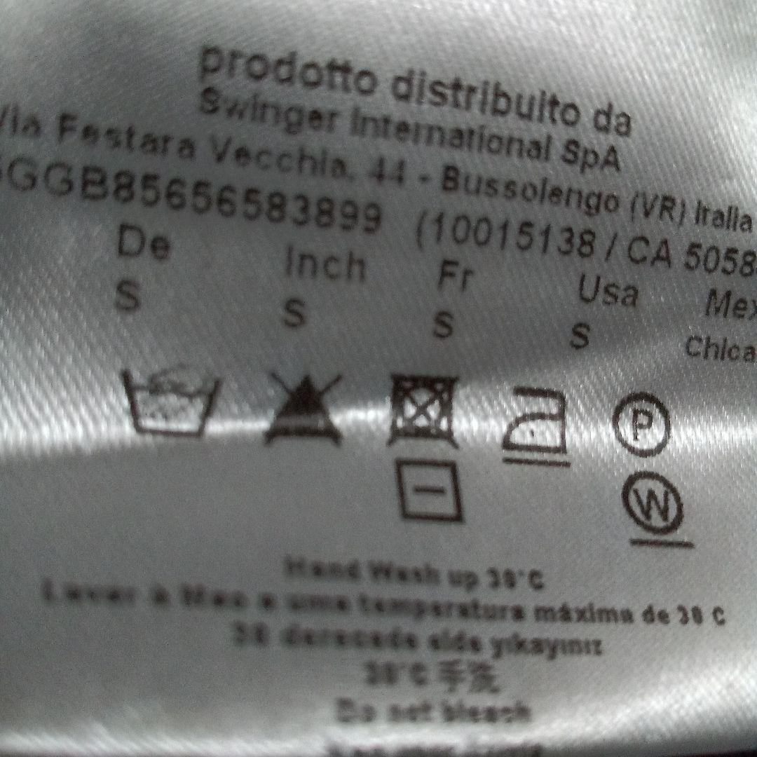 ヴェルサーチ黒のフルジップアップセーター Vエンブレム付き