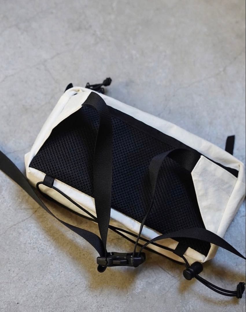 ACUT ファニーポーチ白 ホワイト F102852934 - バッグ人気