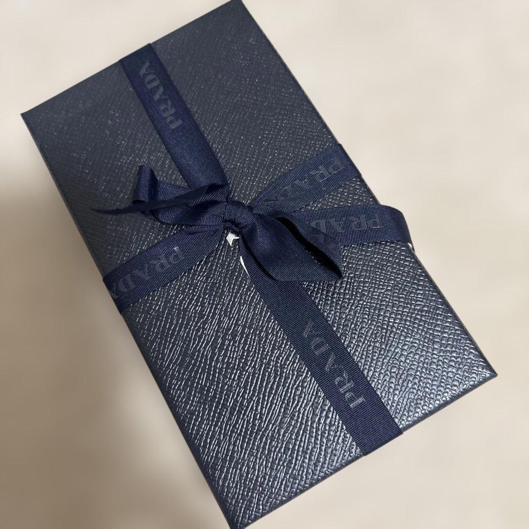 新品未使用　 PRADA iPhone16proケース ピンク ブラック