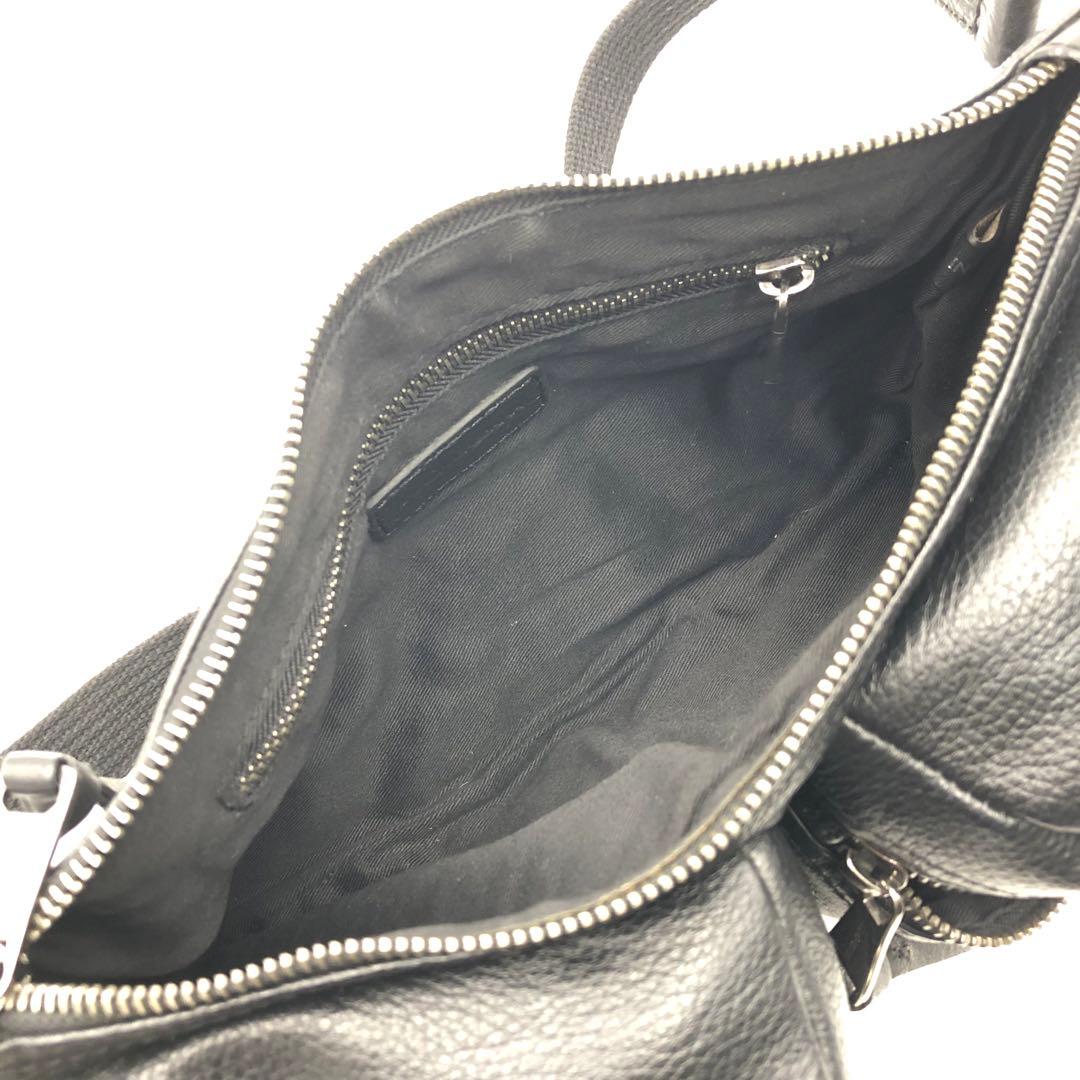 極美品 D&G ドルガバ ボディバッグ ロゴ プレート オールレザー ブラック