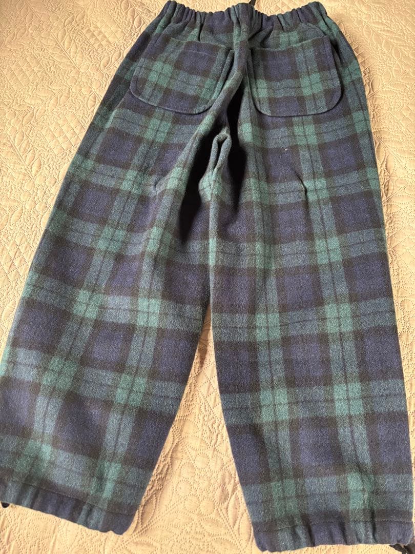 フラワープリントとチェック柄のパンツ