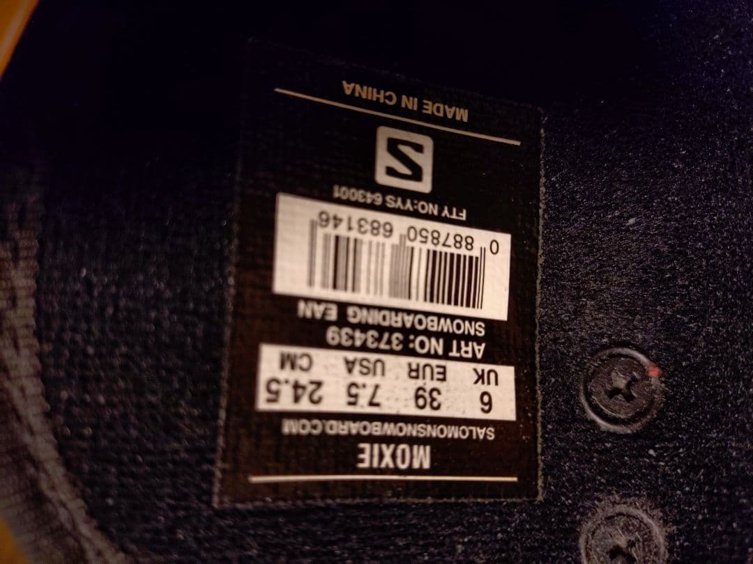 SALOMON 女性用ハイエンドスノーボードブーツ ブラック/ピンク