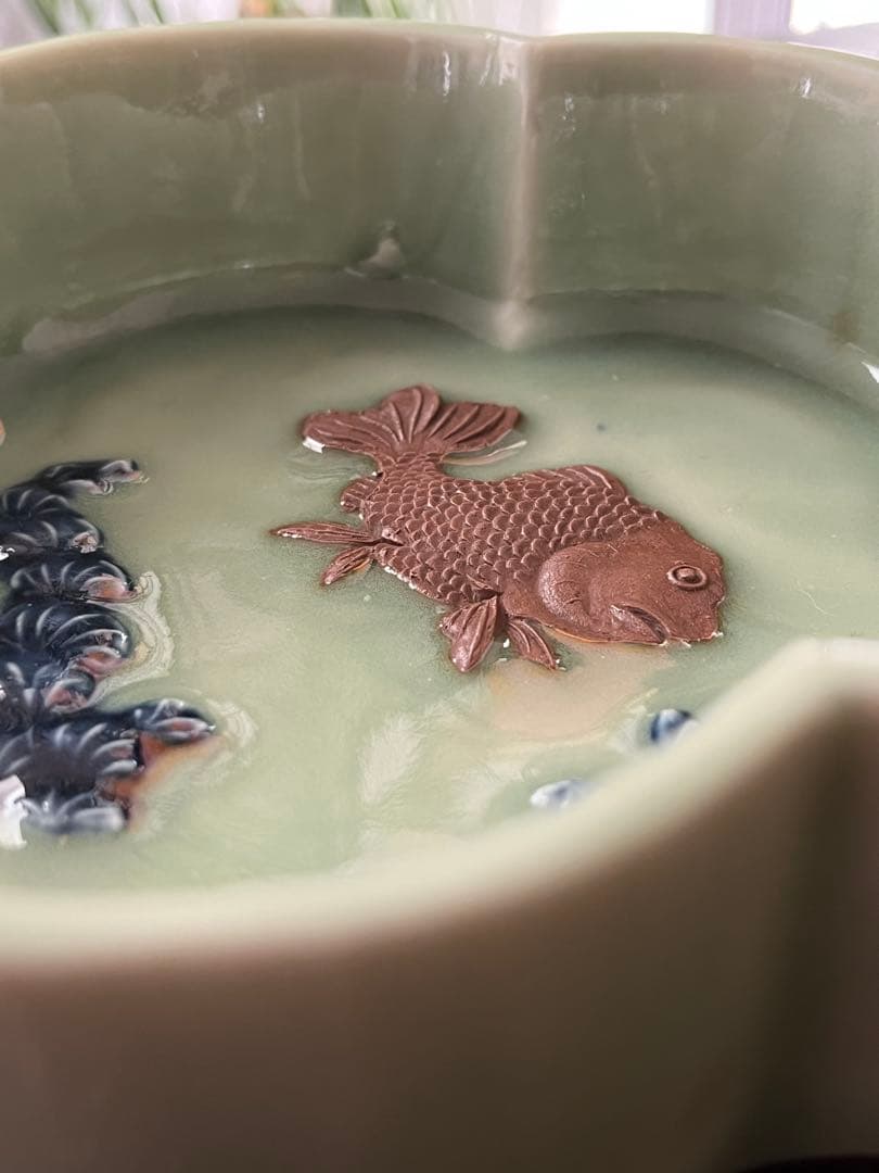 希少注文品　清朝期新渡　青磁足付輪花鉢　金魚双魚水草　中国古玩　変形菓子鉢　青豆