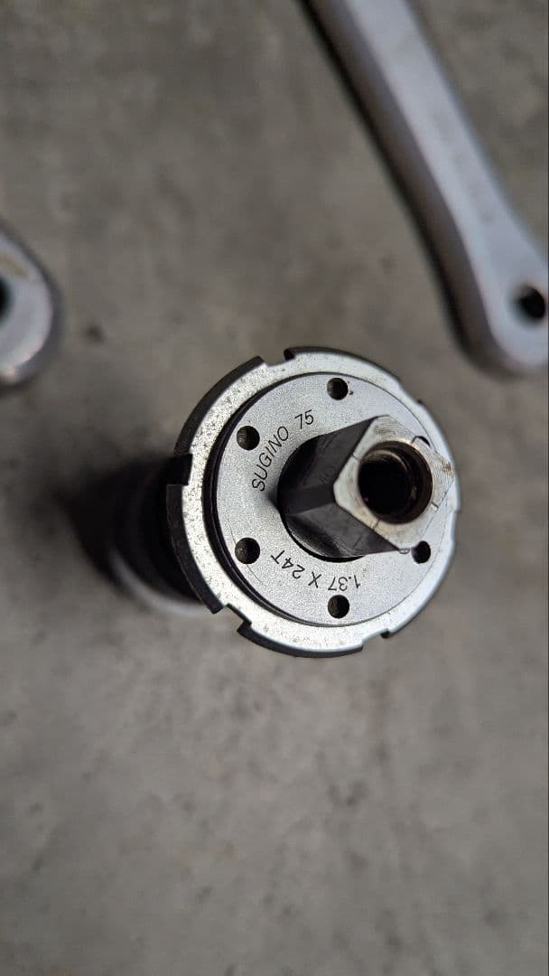 中古sugino75 ピスト用クランク165mm NJS刻印48ギヤ BB付き