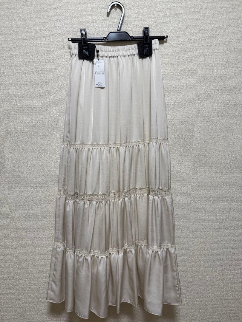 【新品タグ付き】COCODEAL レース切替ティアードサテンスカート アイボリー