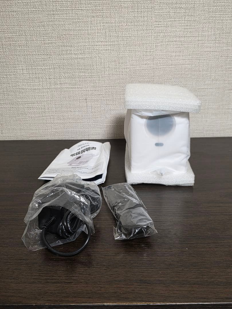 ✨2025年最新✨美品✨HD MULTIMEDIA 小型プロジェクター　白