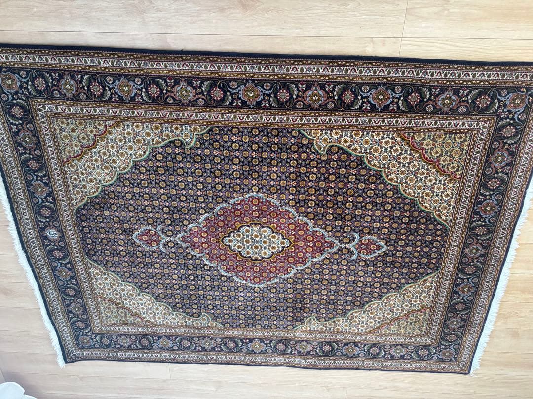 ペルシャ絨毯　タブリーズ　ウールとシルク　ラグ マヒ柄