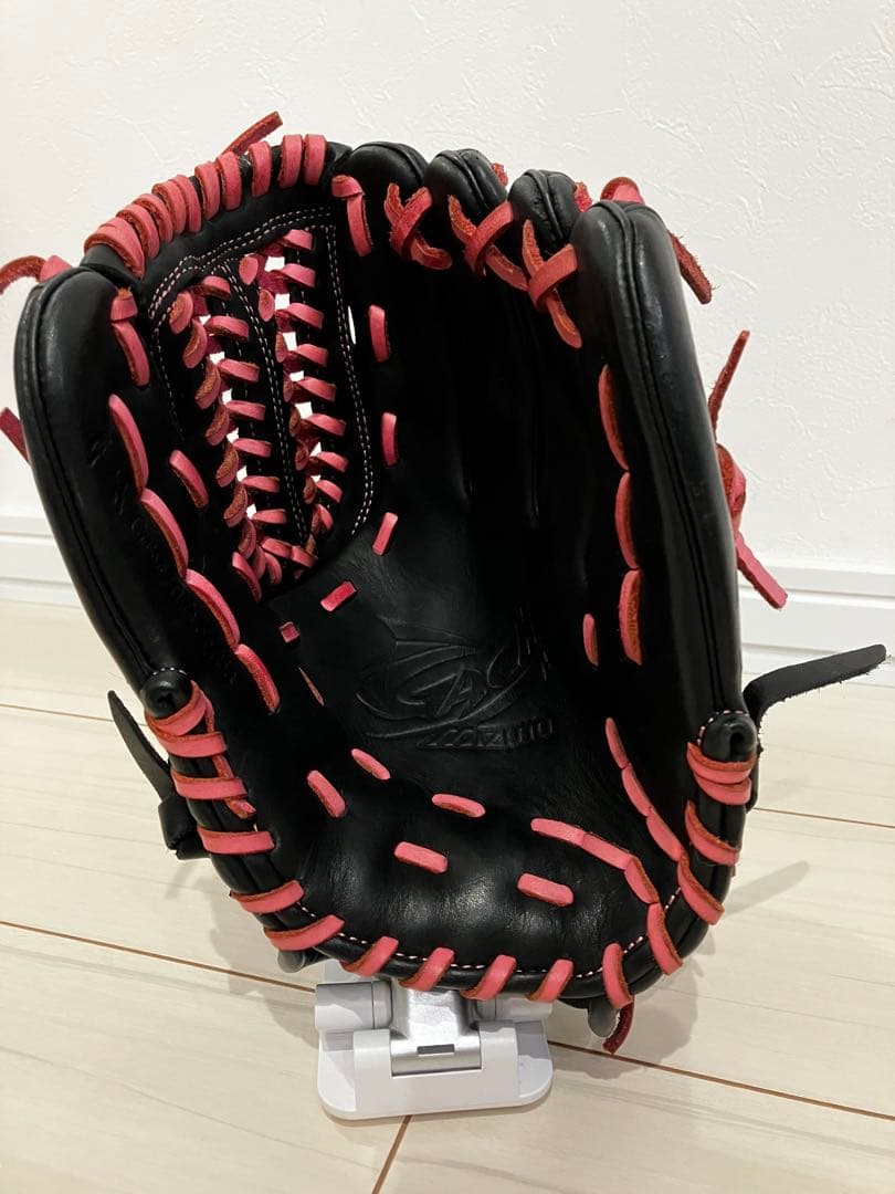 食*ん様 Mizuno 軟式グローブ 黒/ピンク　右利き用