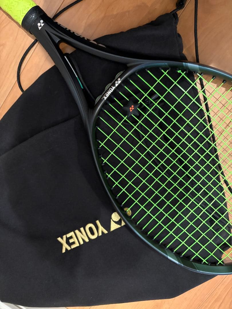 週末限定割中！【美品】YONEX テニスラケットEZONE100