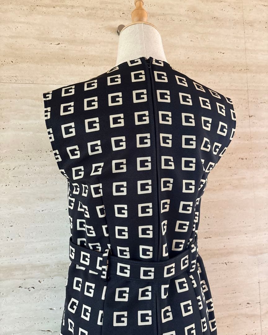GUCCI 】美品！ミニワンピース ノースリーブ G柄 スクエア ベルト付き