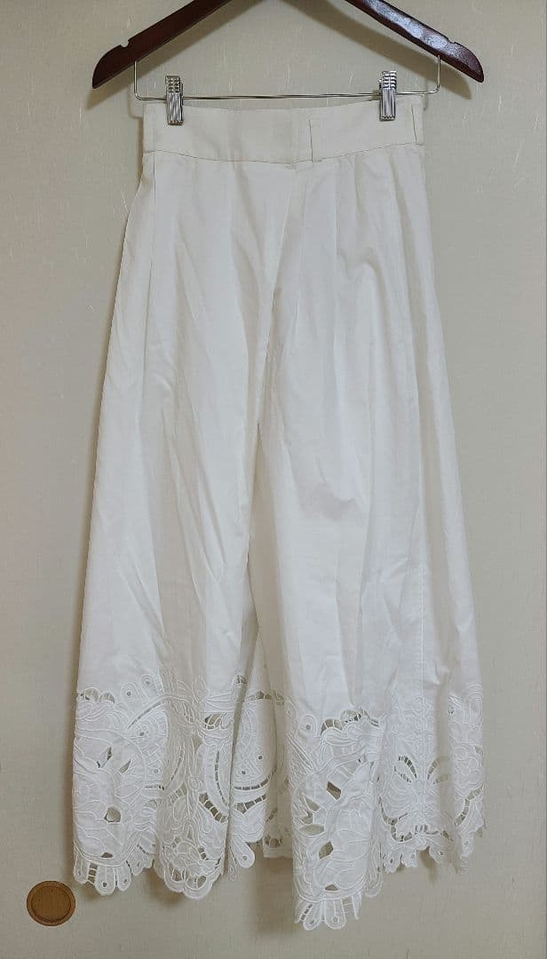 新品　ルルウィルビー　刺繍キュロットパンツ ホワイト