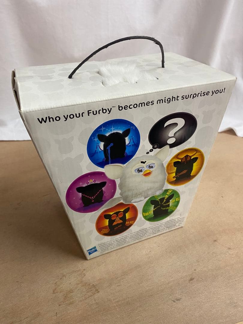 Furby ホワイト 箱付き 動作確認済み - メルカリ