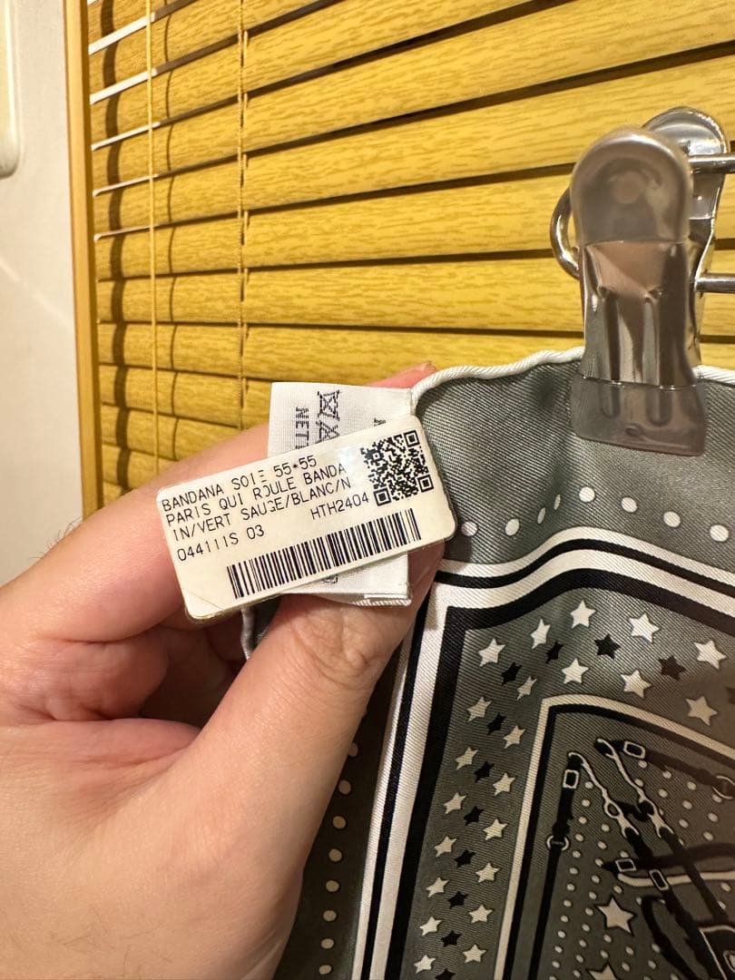 Hermes シルクバンダナ 車輪でめぐるパリ・バンダナ ヴェールソージ