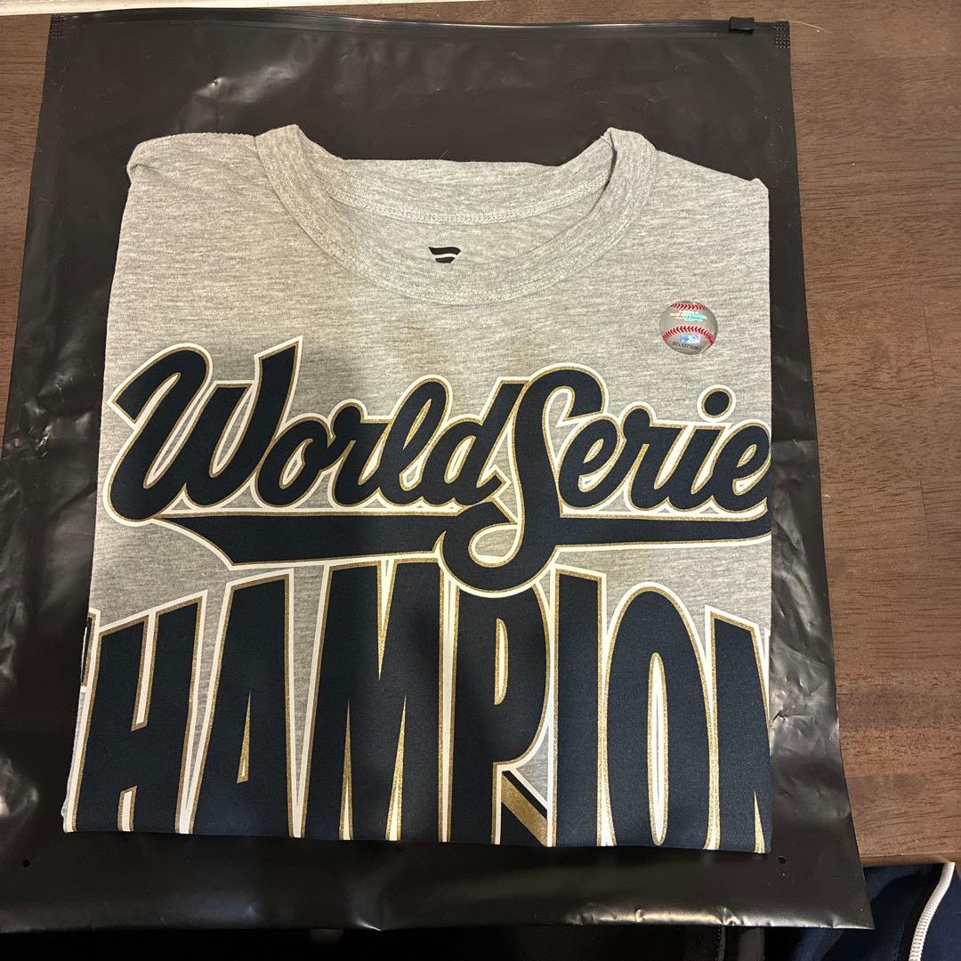 ドジャース ワールドシリーズ 2025 優勝 ロッカールーム Tシャツ　Mサイズ