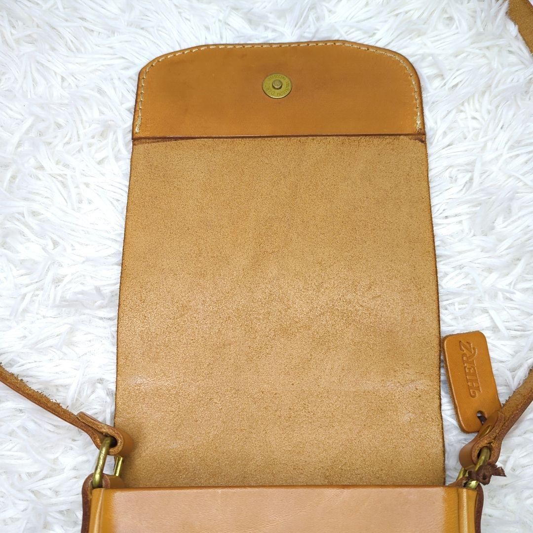 美品✨ヘルツ ショルダーバッグ レザー ライトブラウン ロゴ型押し ゴールド金具