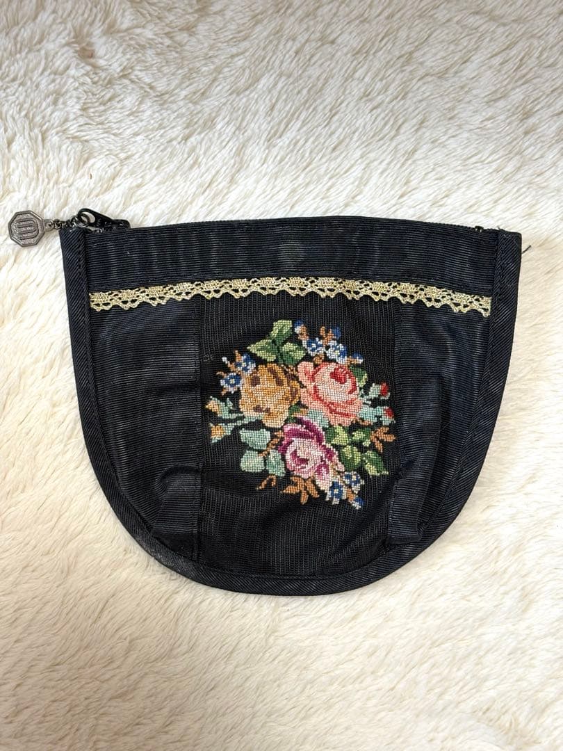 久家道子 Petit Pointプチポアン 花柄刺繍 ポーチ - メルカリ