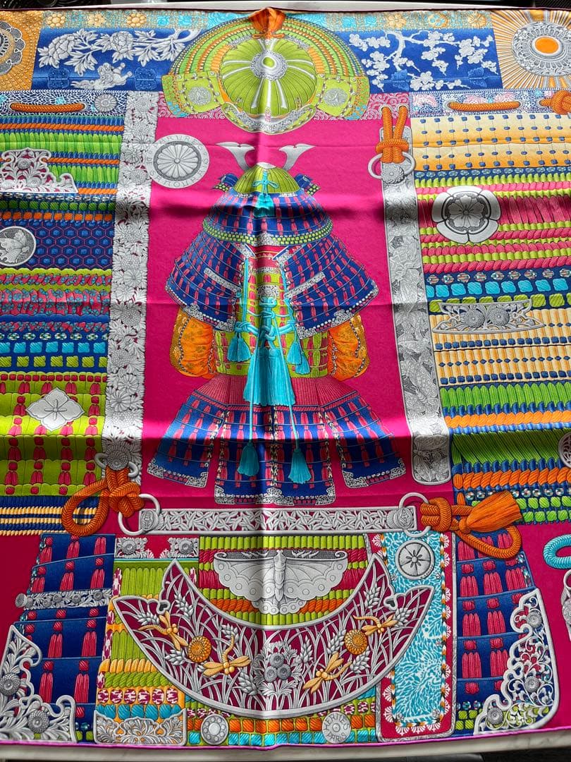 エルメス カレ90 侍の鎧兜 家紋 PARURES DE SAMOURAIS