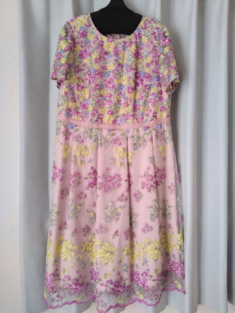 値下げ！定価40000円【極美品　ほぼ新品】花柄刺繍ワンピース　ローズティアラ