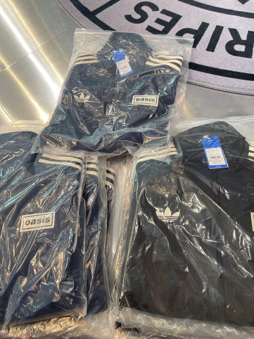 adidas oasis ブラック ジャージ　Size L