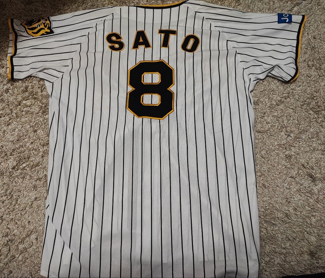 阪神タイガース　佐藤輝明　XOサイズ　レプリカユニフォーム