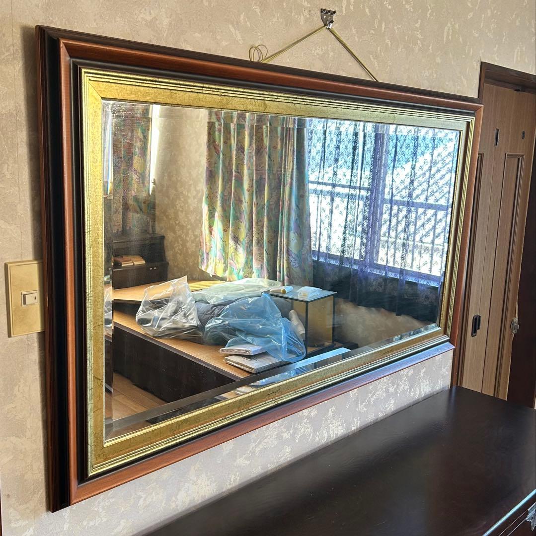 大きな壁掛け鏡　アンティーク　ミラー