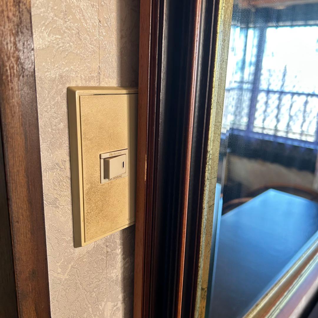 大きな壁掛け鏡　アンティーク　ミラー