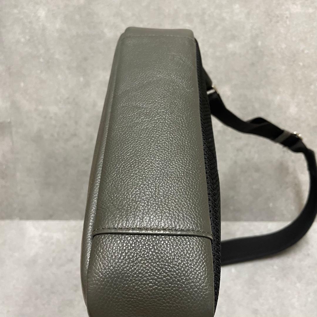 【美品】 ビジネスレザーファクトリー スリムバックパック 牛本革 A4 オリーブ