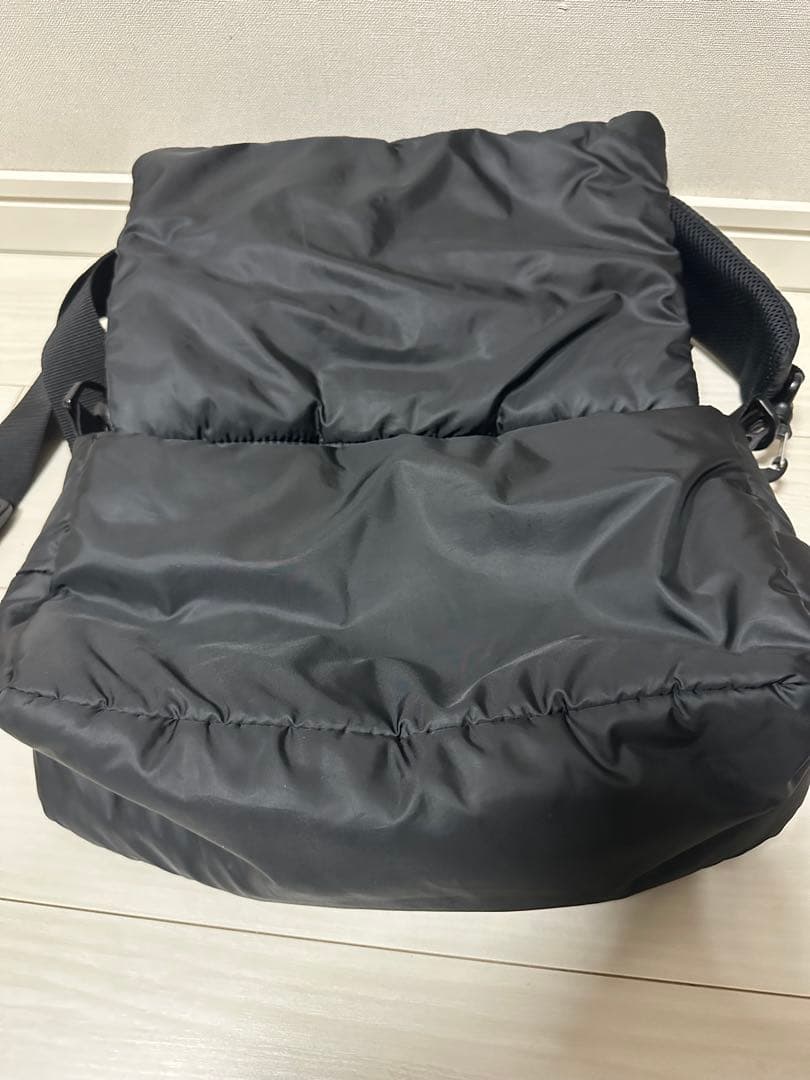 バッグ CLESSTE PADDED FLAP HOLIDAY BAG(BLACK)