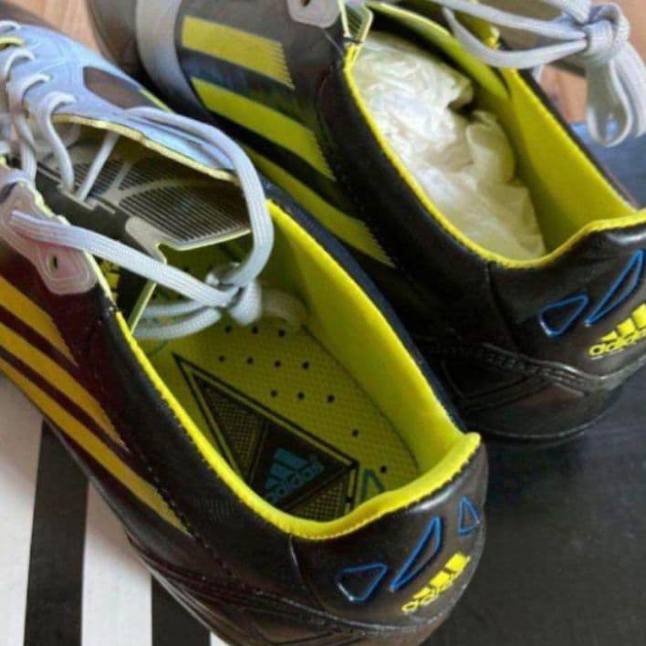 adidas サッカーシューズ ホワイト/ブラック/イエロー