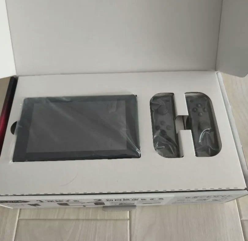 yyy☻さま専用【美品】【箱有り】液晶フィルム付きNintendo Switch