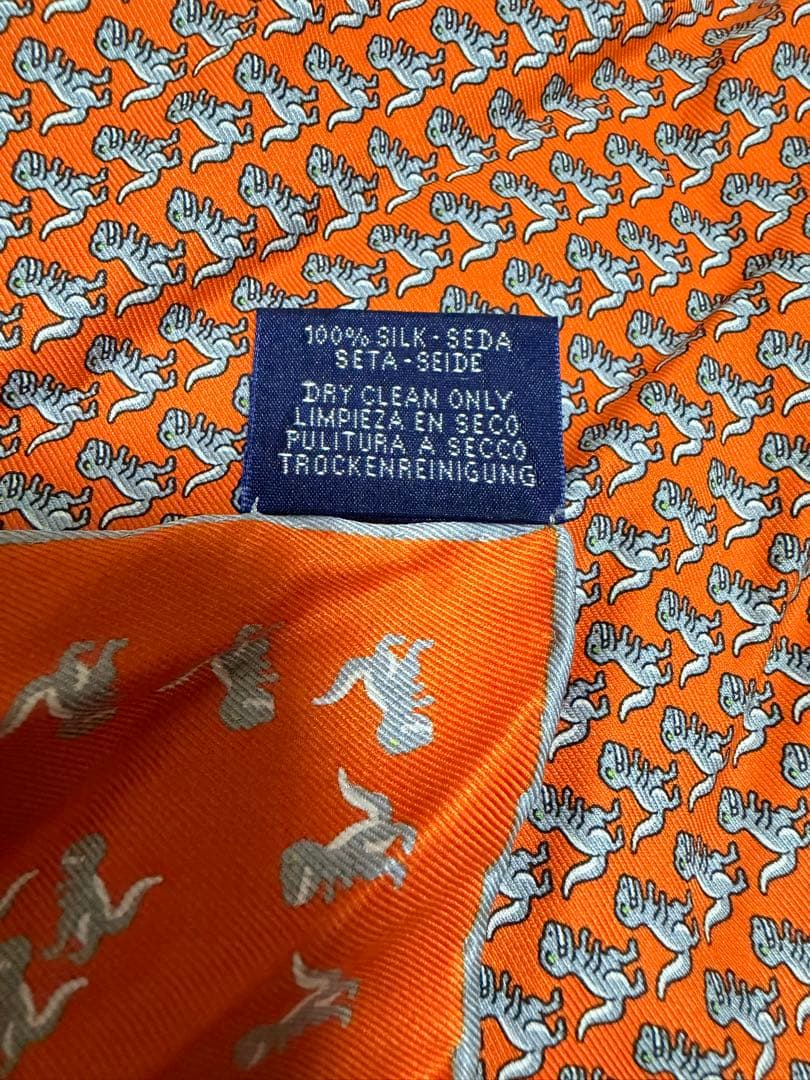 HERMES エルメス　カレ40 恐竜