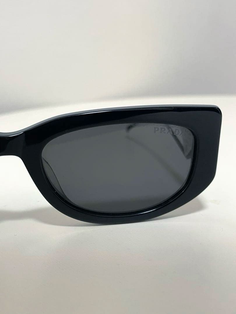 PRADA SPR14Y サングラス 三角ロゴ