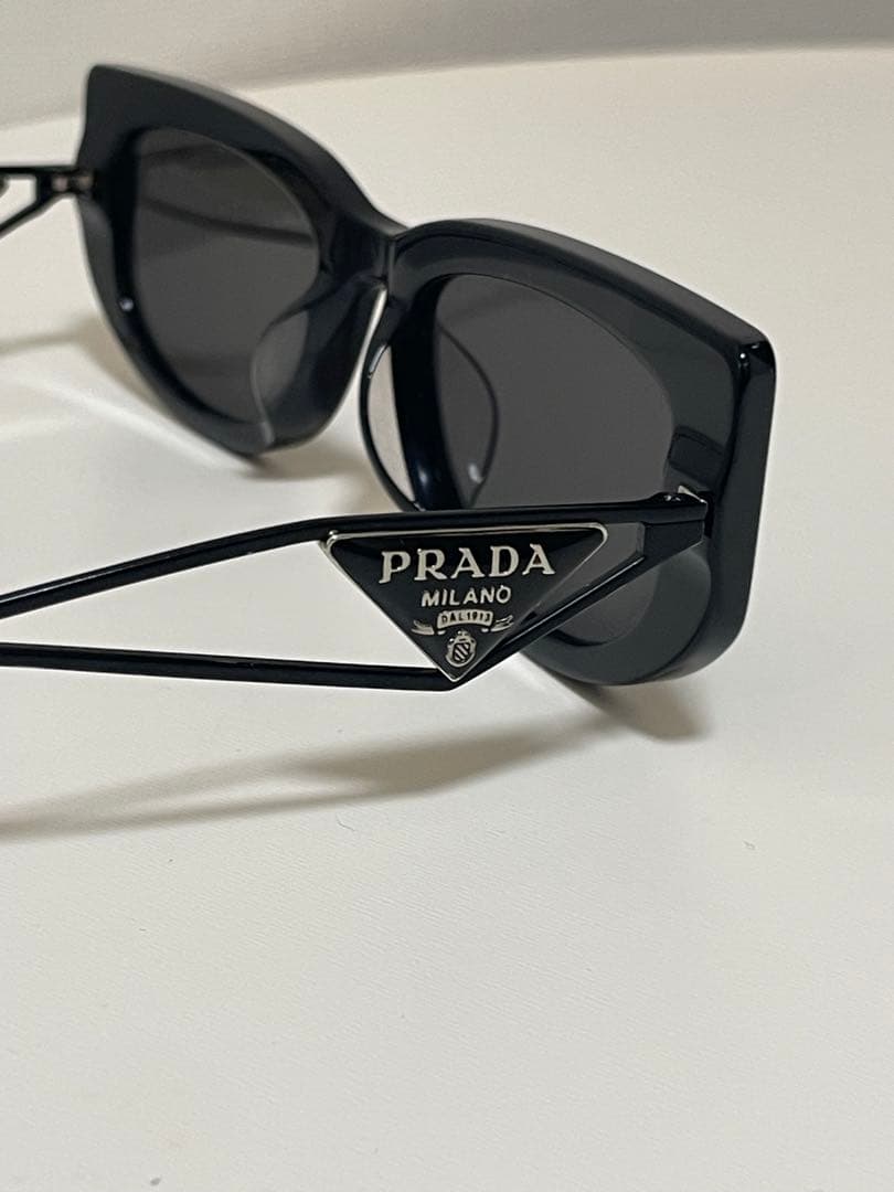 PRADA SPR14Y サングラス 三角ロゴ
