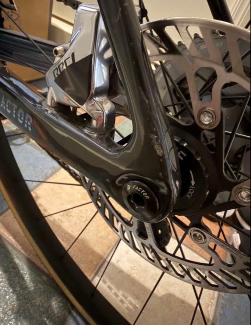 factor ostro vam フレームセット　ハンドル　BB