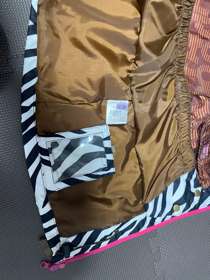 ゼブラ柄フード付きスノーボード、スキーウェア お値下げ