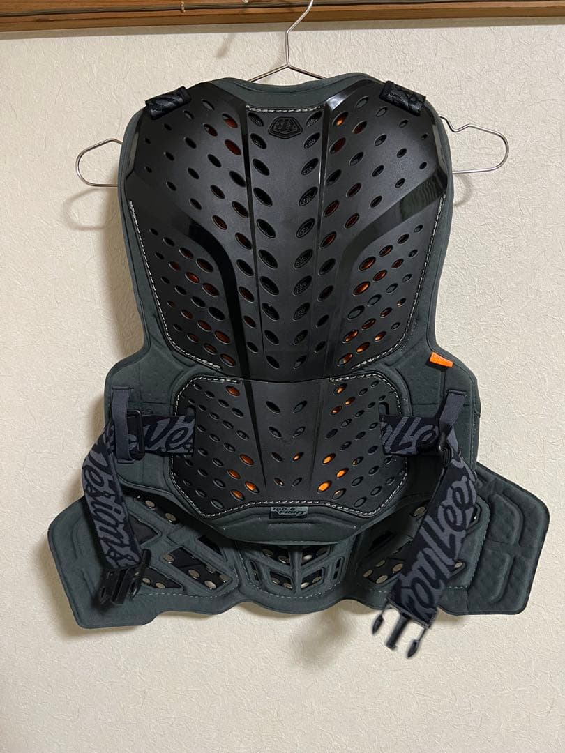 美品　トロイリーデザインズ ロックファイト チェストプロテクター M/L