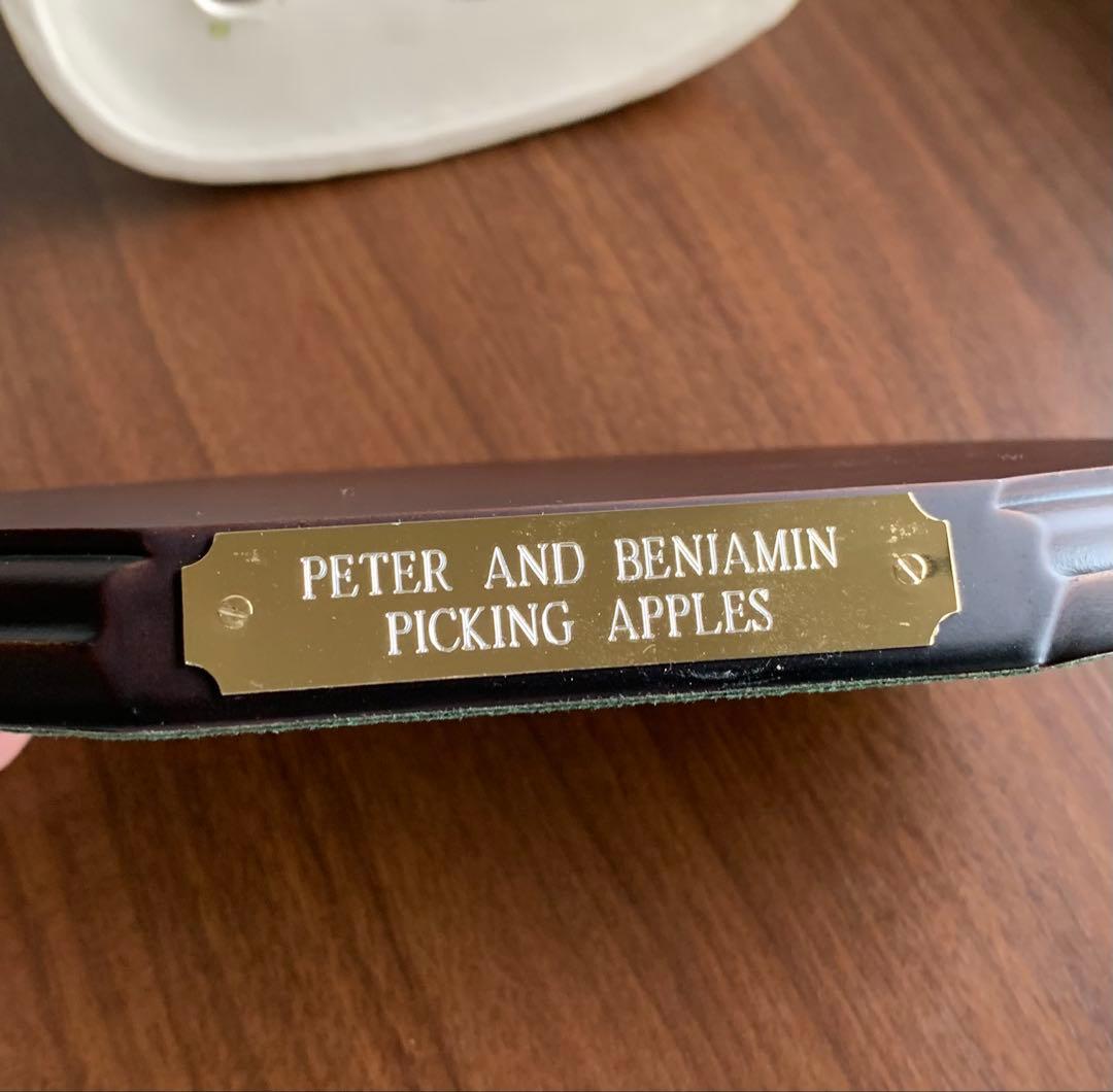 ピーターとベンジャミン タブロー りんご アップル ピーターラビット 置物