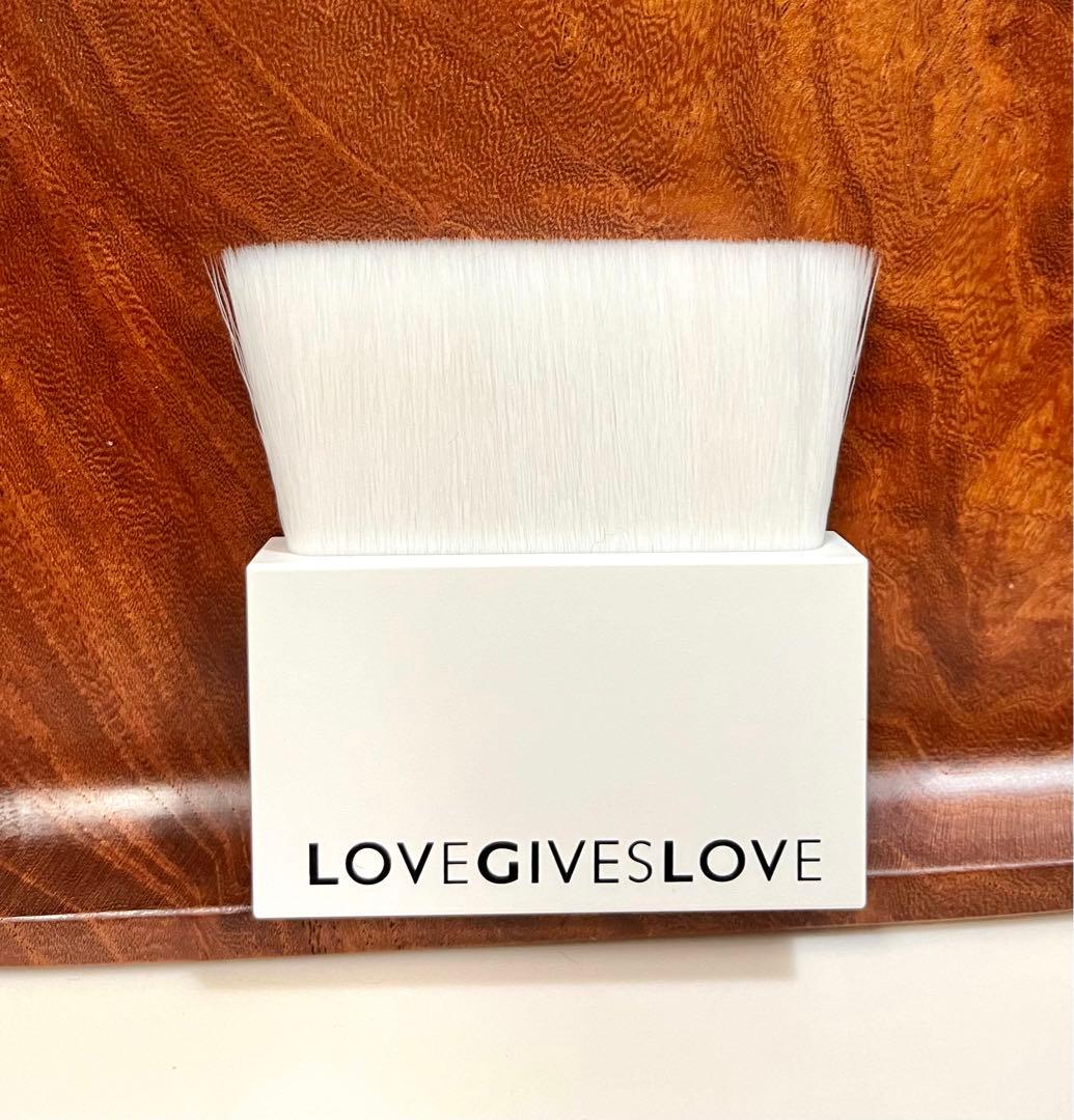 LOVE GIVES LOVE 】RIKACO ヴィーガンブラシ - メルカリ