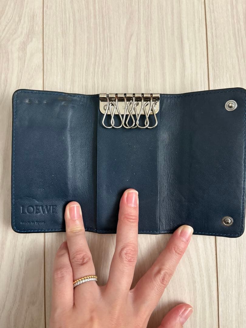 LOEWE ネイビー レザー キーケース