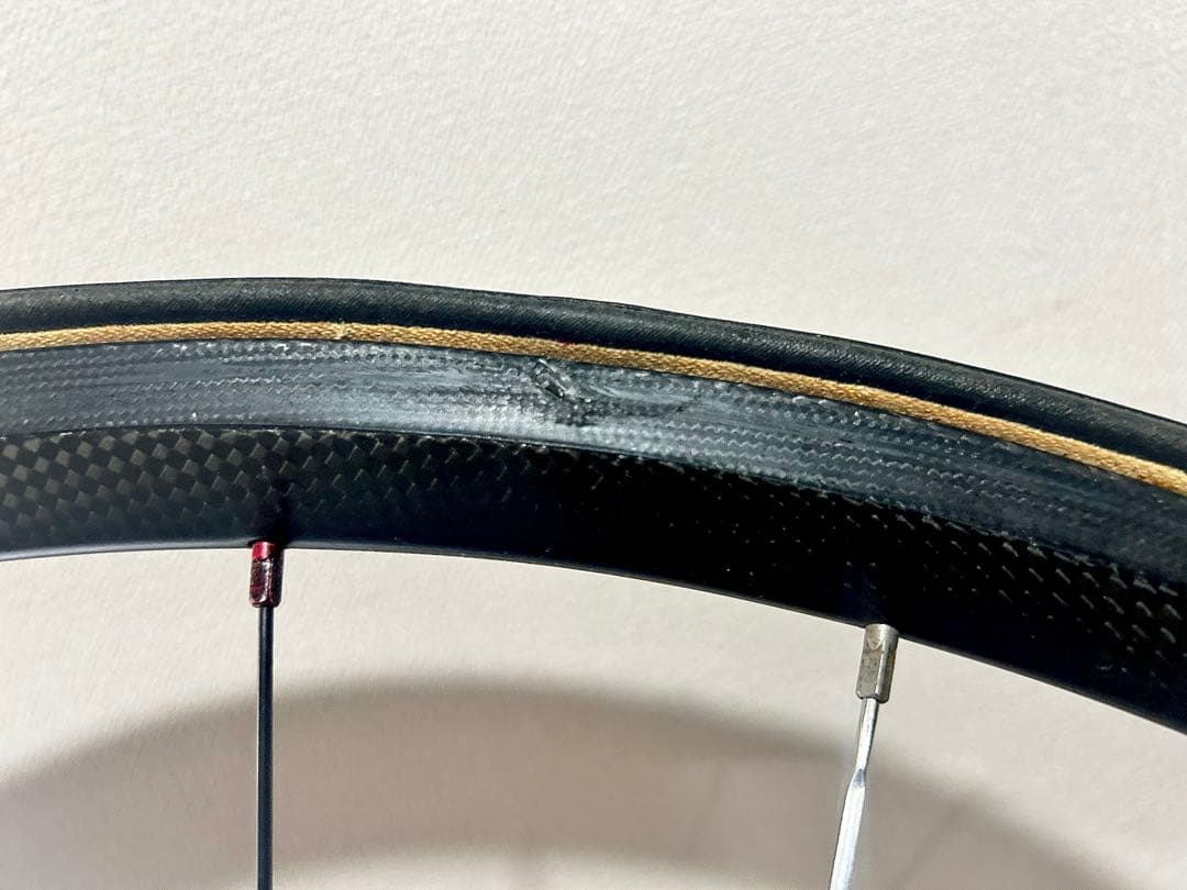 【カーボン製 完組ホイール】 軽量950g！クラック有チューブラータイヤ付