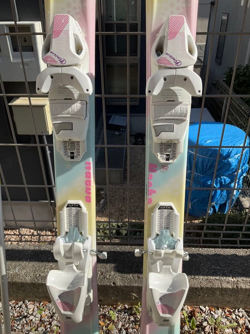 女の子向け　スキー板130cm＋ストックセットPure Conficient