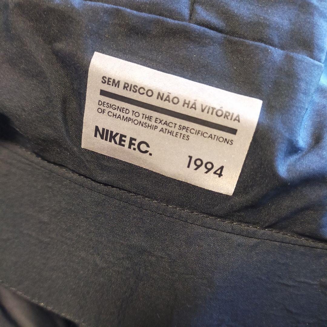 NIKE FC ベンチコート Mサイズ 黒白