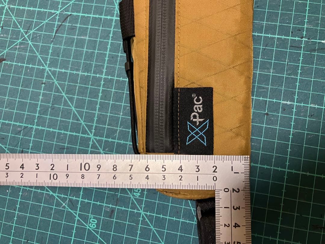 パイナップルフレームバッグ