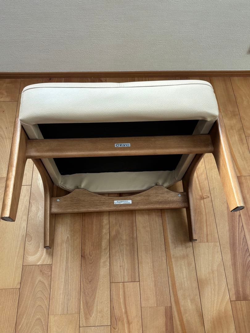 スツール　クリーム色　カリモク家具　日本製