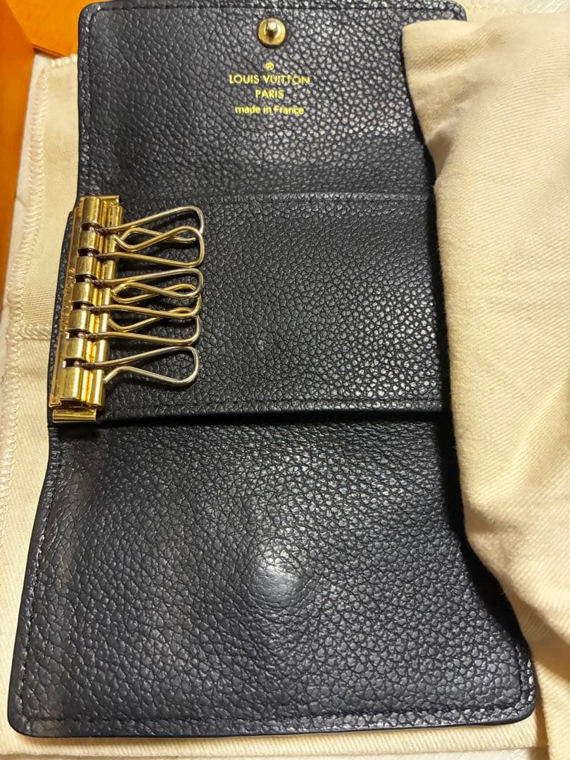 ルイヴィトン ミュルティクレ6 キーケース ノワール アンプラント